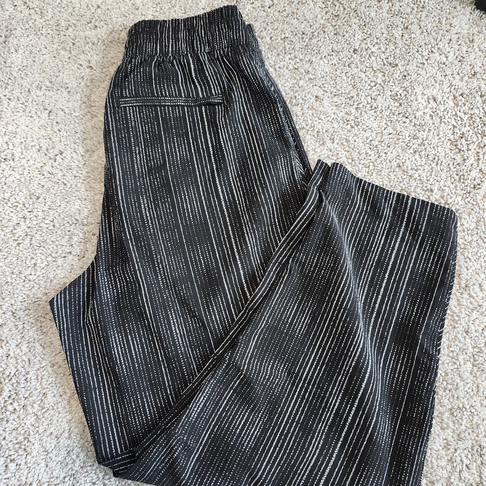 Athleta Travel Jogging Pant Straight Leg Black White Stripe Pockets Elastic